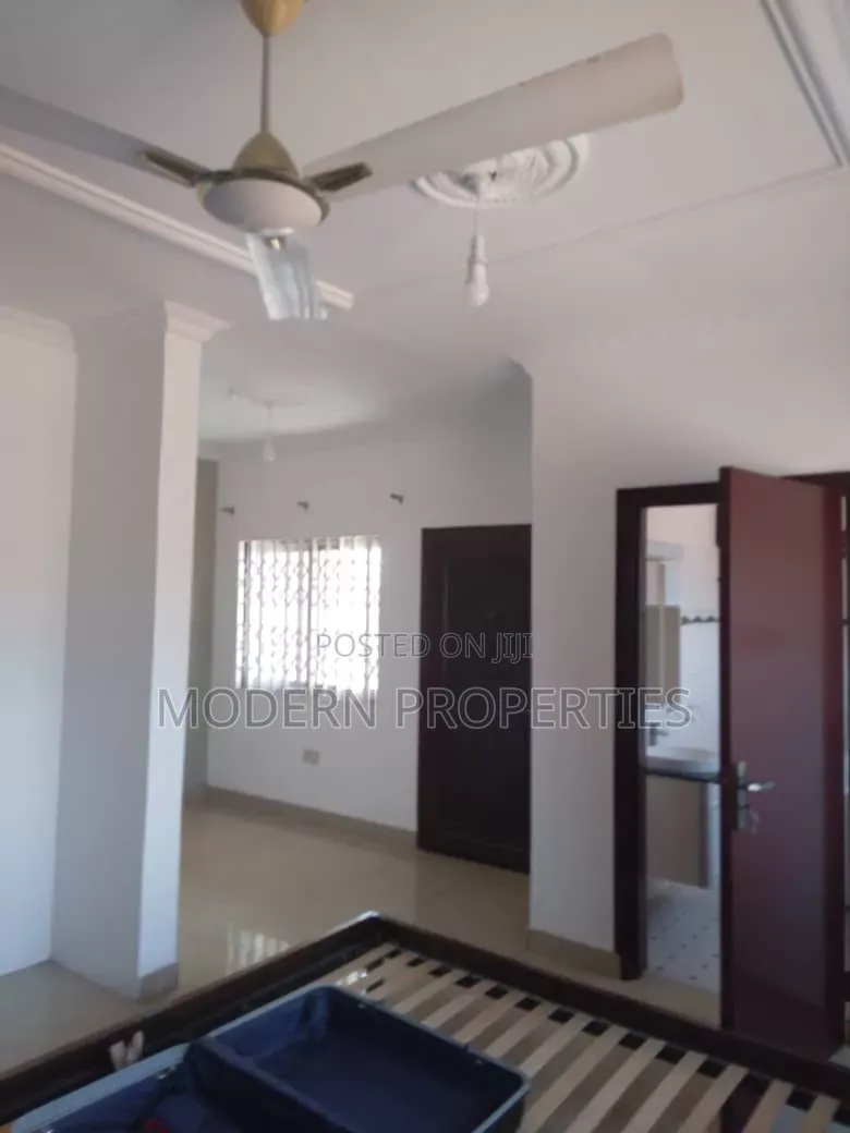 5bdrm House in Modern Properties, Teshie for rent