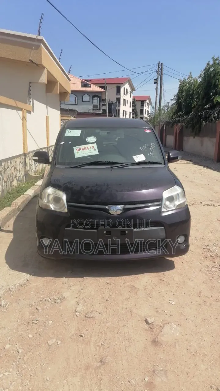 Toyota Sienta 2015 Purple