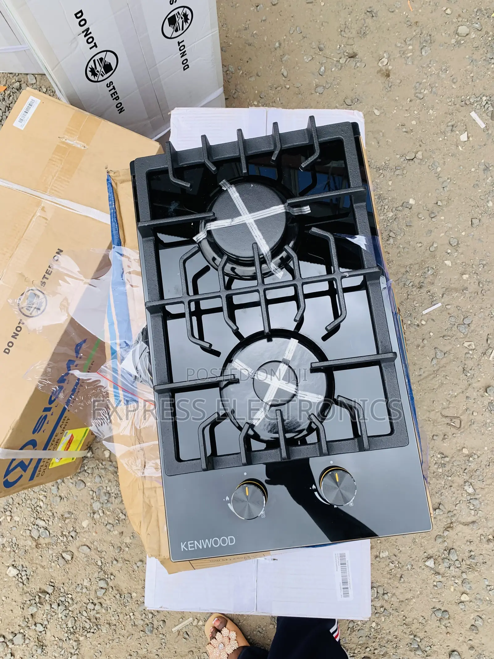 Call for the New Black Kenwood Gas Cooker Built in 2burner 