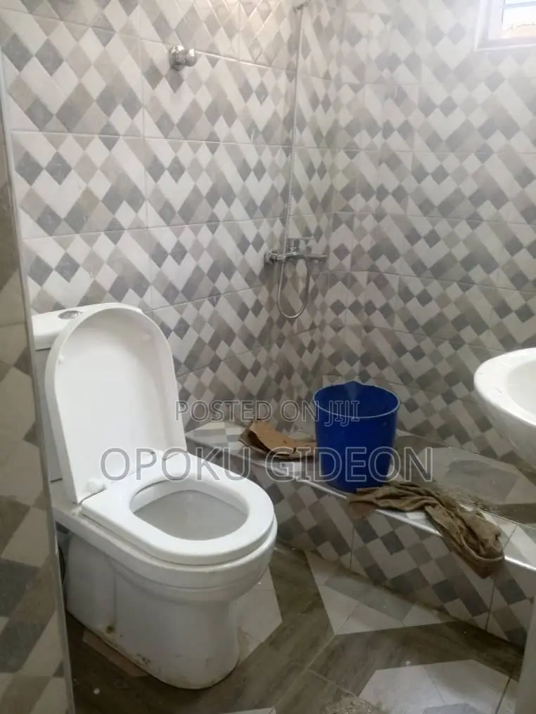 1bdrm Room & Parlour in Canada, Olebu for rent