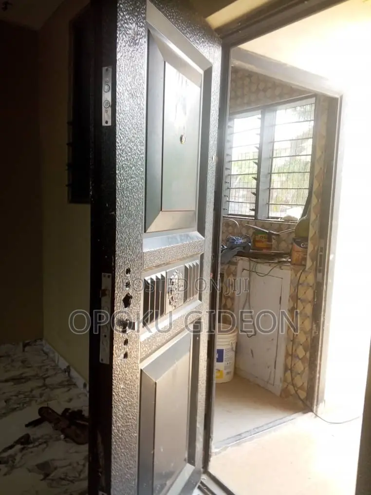 1bdrm Room & Parlour in Canada, Olebu for rent