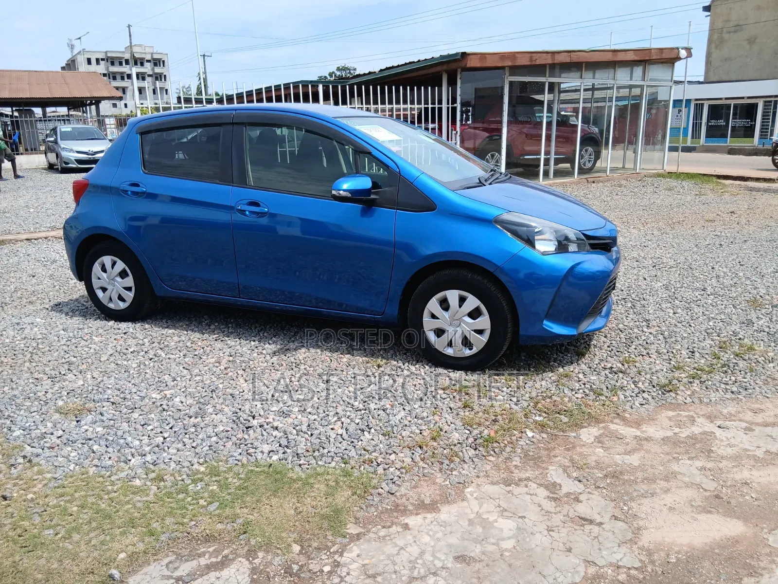 Toyota Vitz 1.3 FWD 5dr 2015 Blue