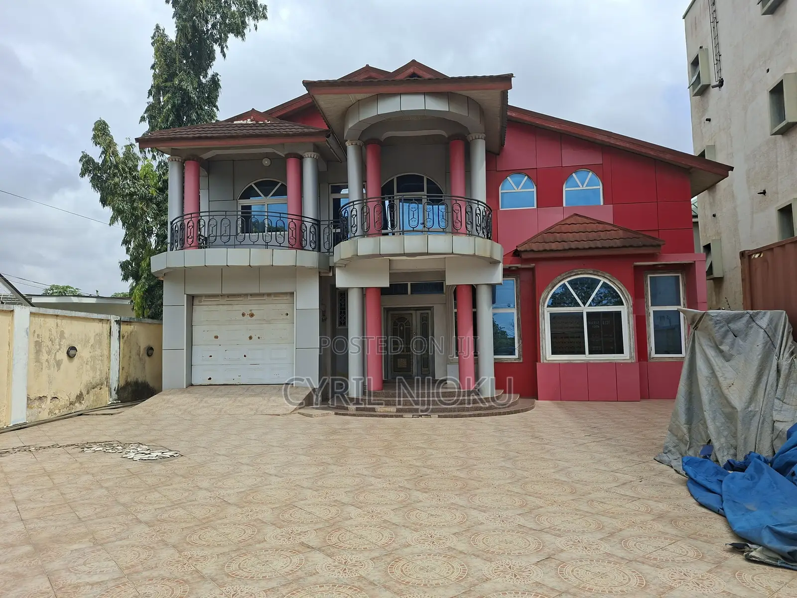 6bdrm Bungalow in UPSA Area for sale