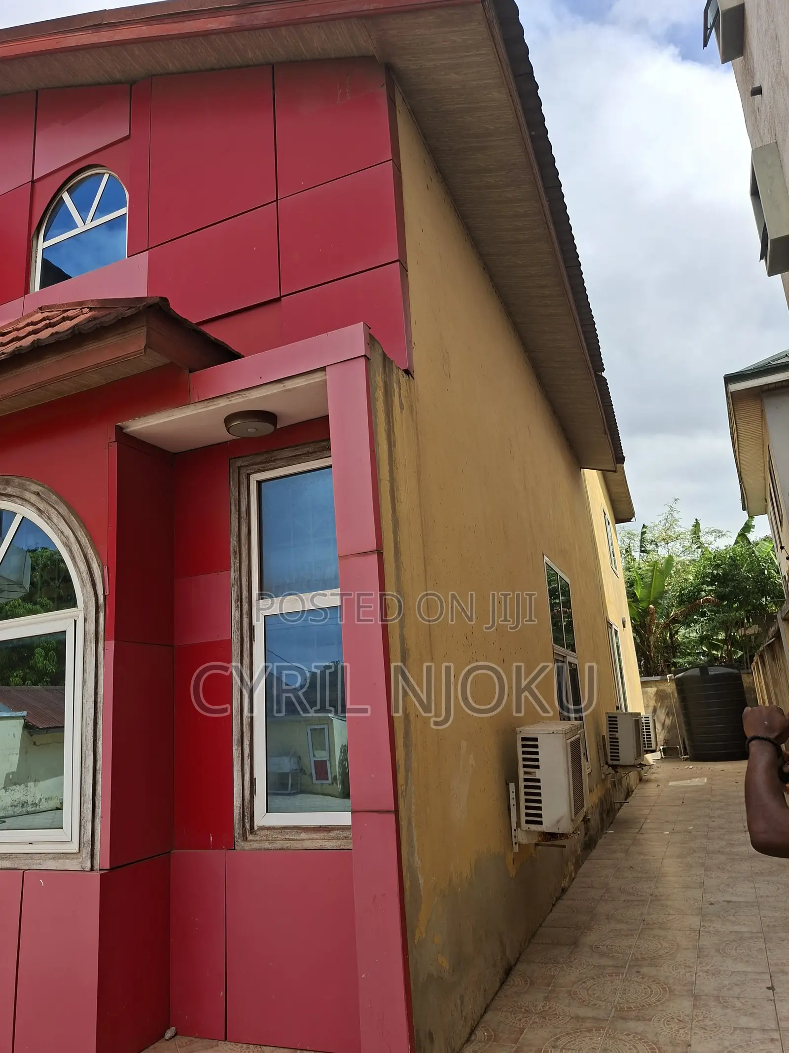 6bdrm Bungalow in UPSA Area for sale