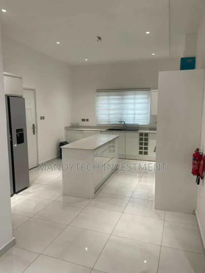 4bdrm Duplex in School Junction for rent