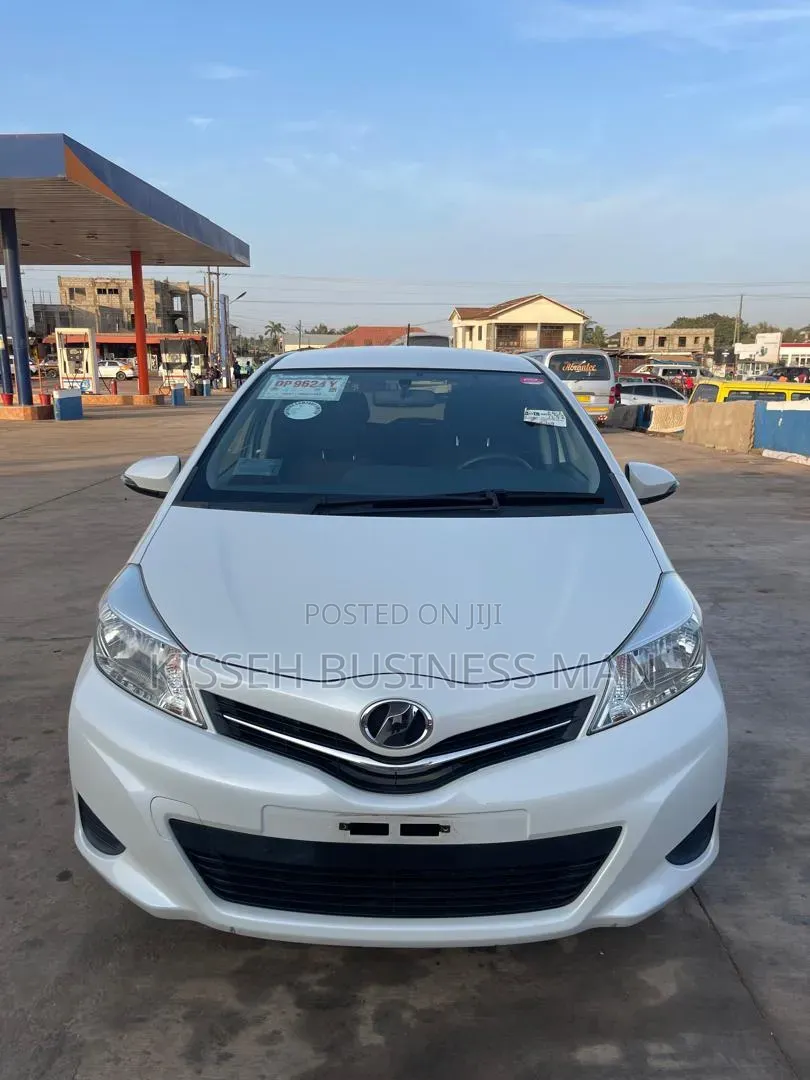 Toyota Vitz 2013 White
