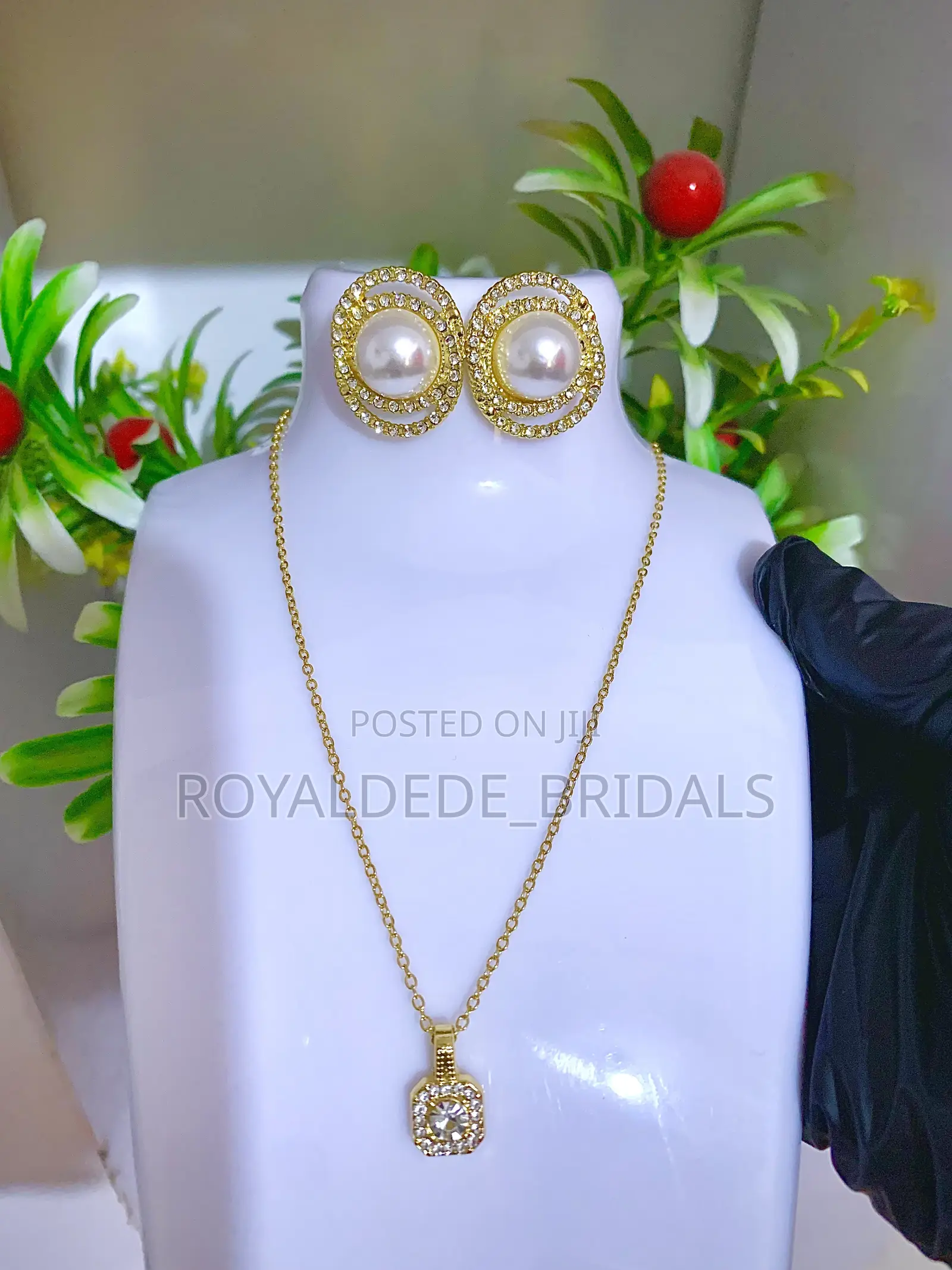 Jewelries and More