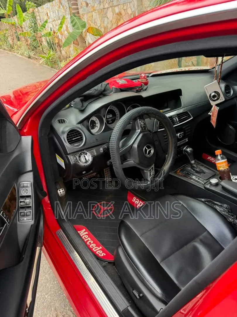 Mercedes-Benz C250 2014 Red