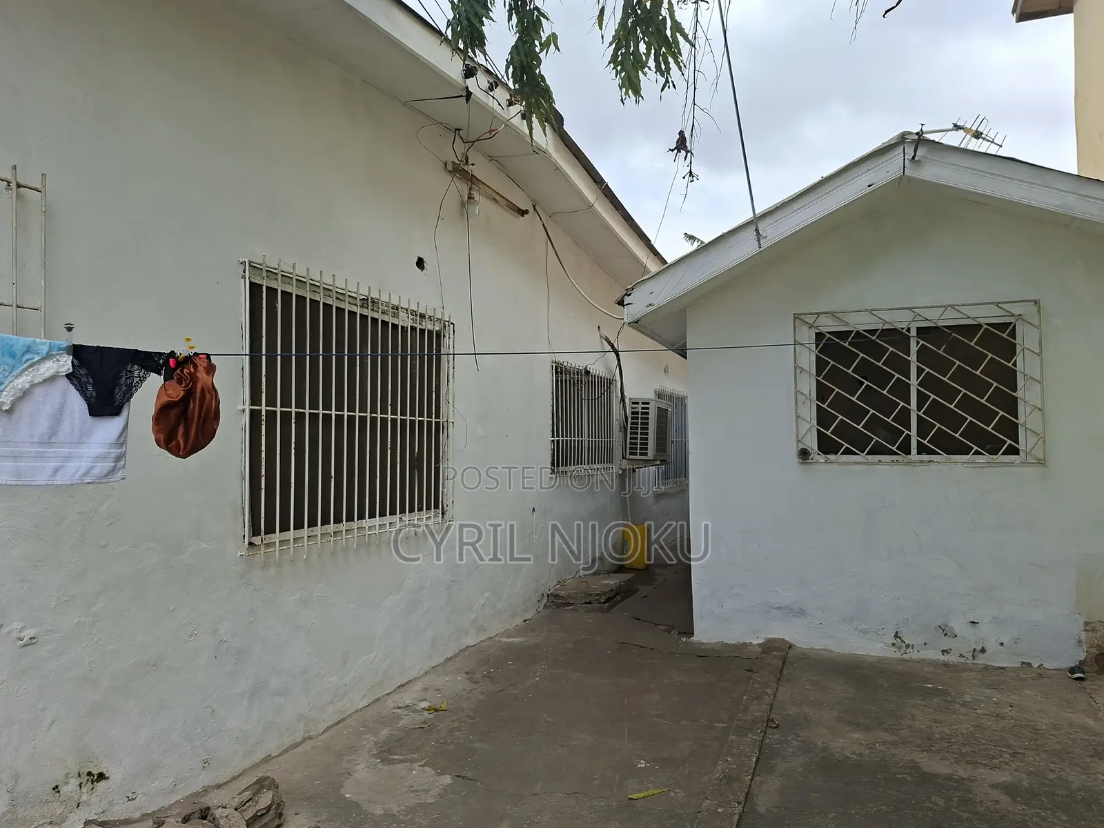 10bdrm Bungalow in UPSA Area for sale