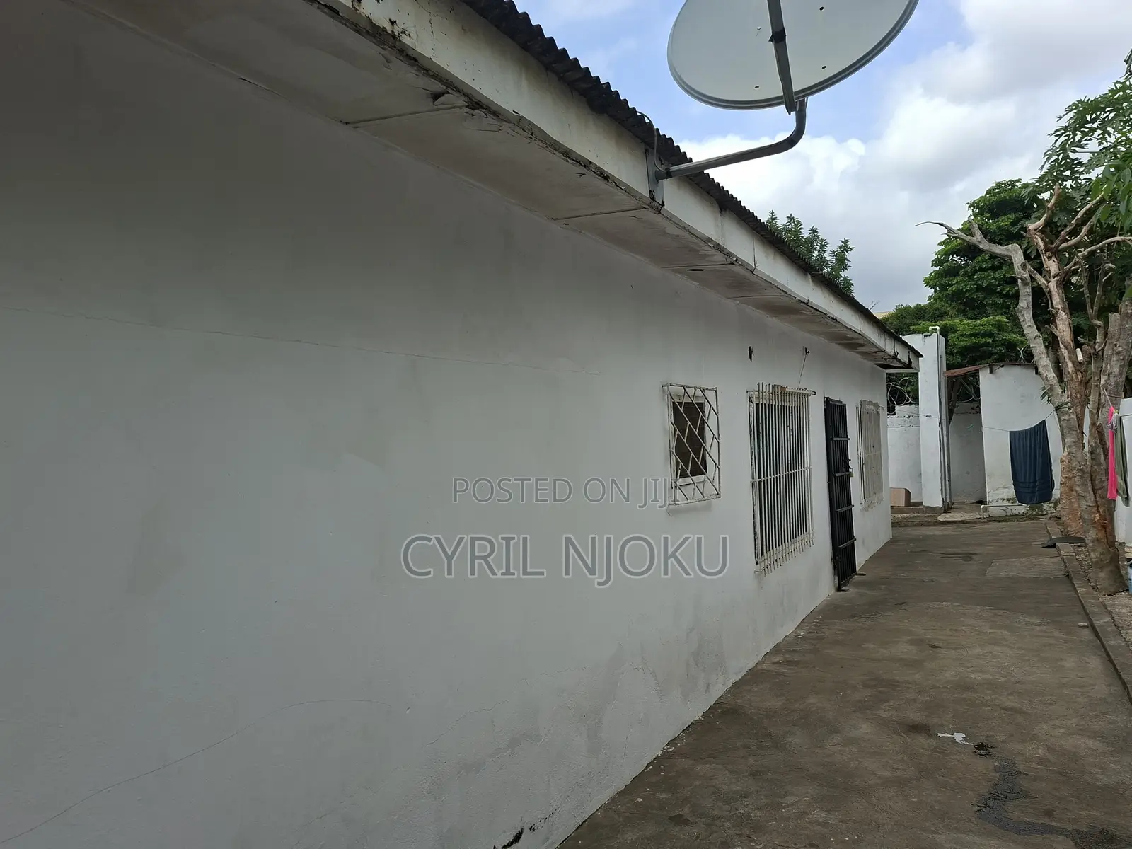 10bdrm Bungalow in UPSA Area for sale
