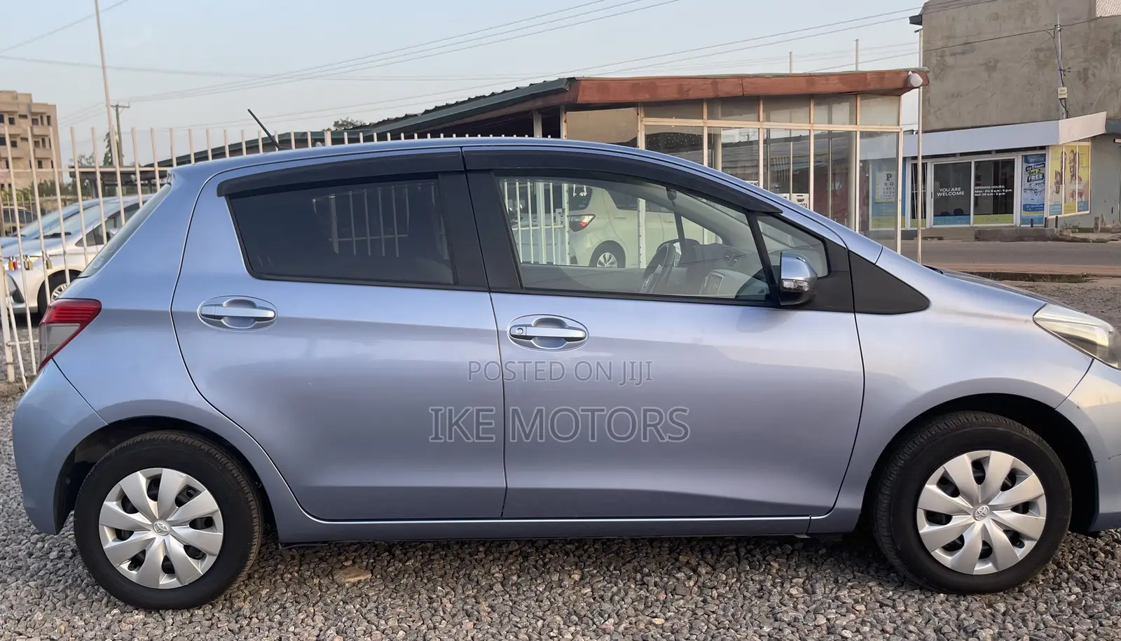Toyota Vitz 1.3 AWD 3dr 2013 Blue