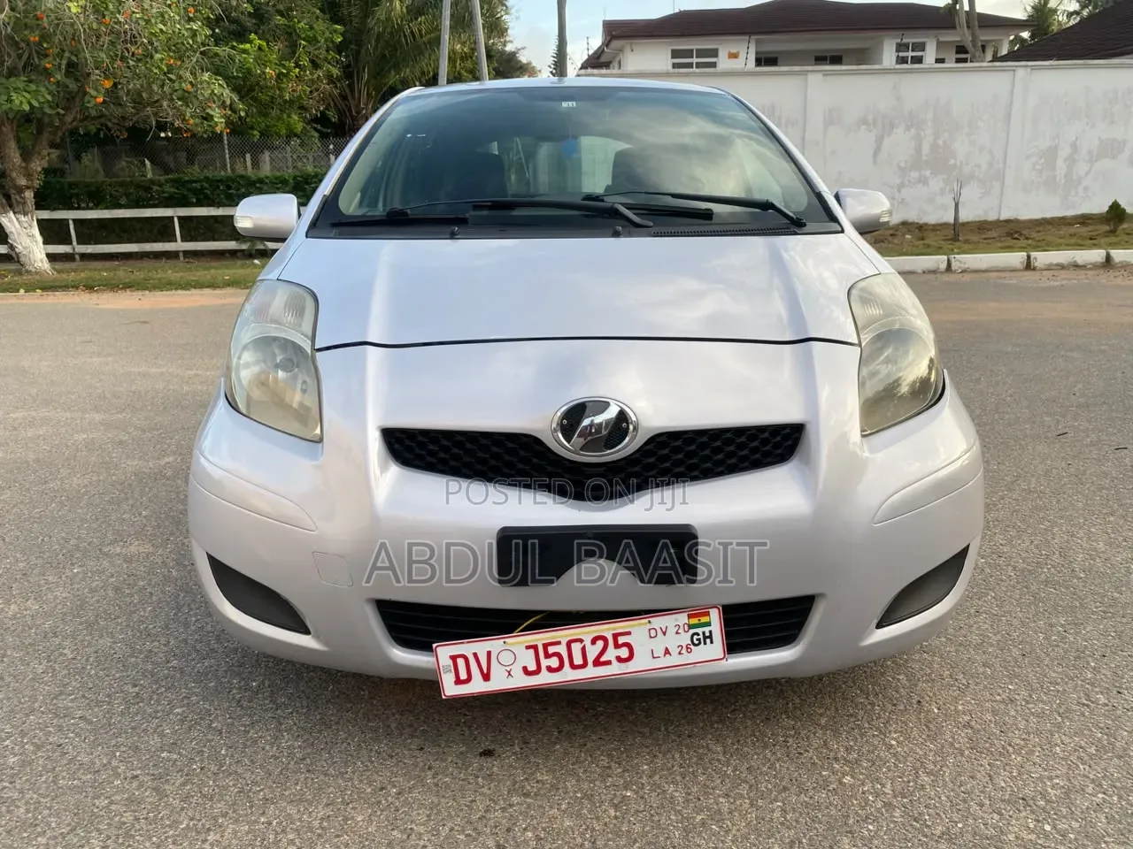 Toyota Vitz 1.3 FWD 5dr 2010 Silver