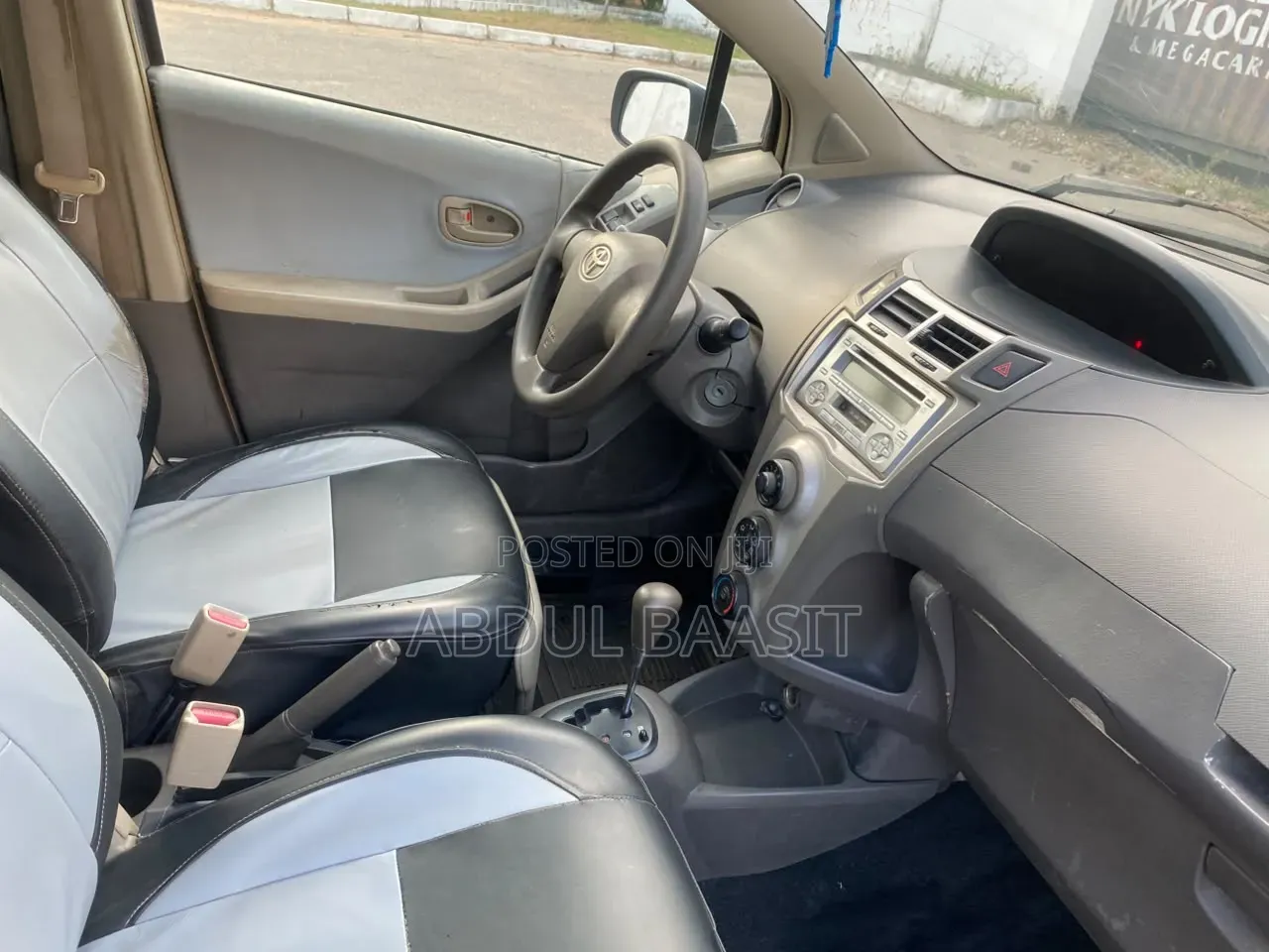 Toyota Vitz 1.3 FWD 5dr 2010 Silver