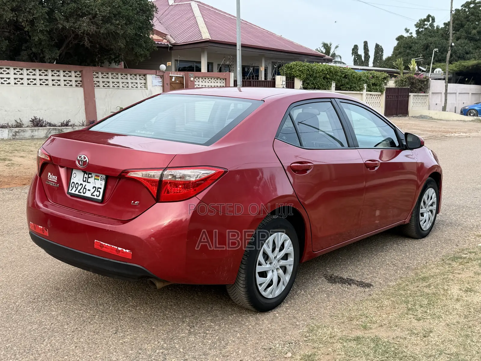 Toyota Corolla LE Eco (1.8L 4cyl 2A) 2018 Red