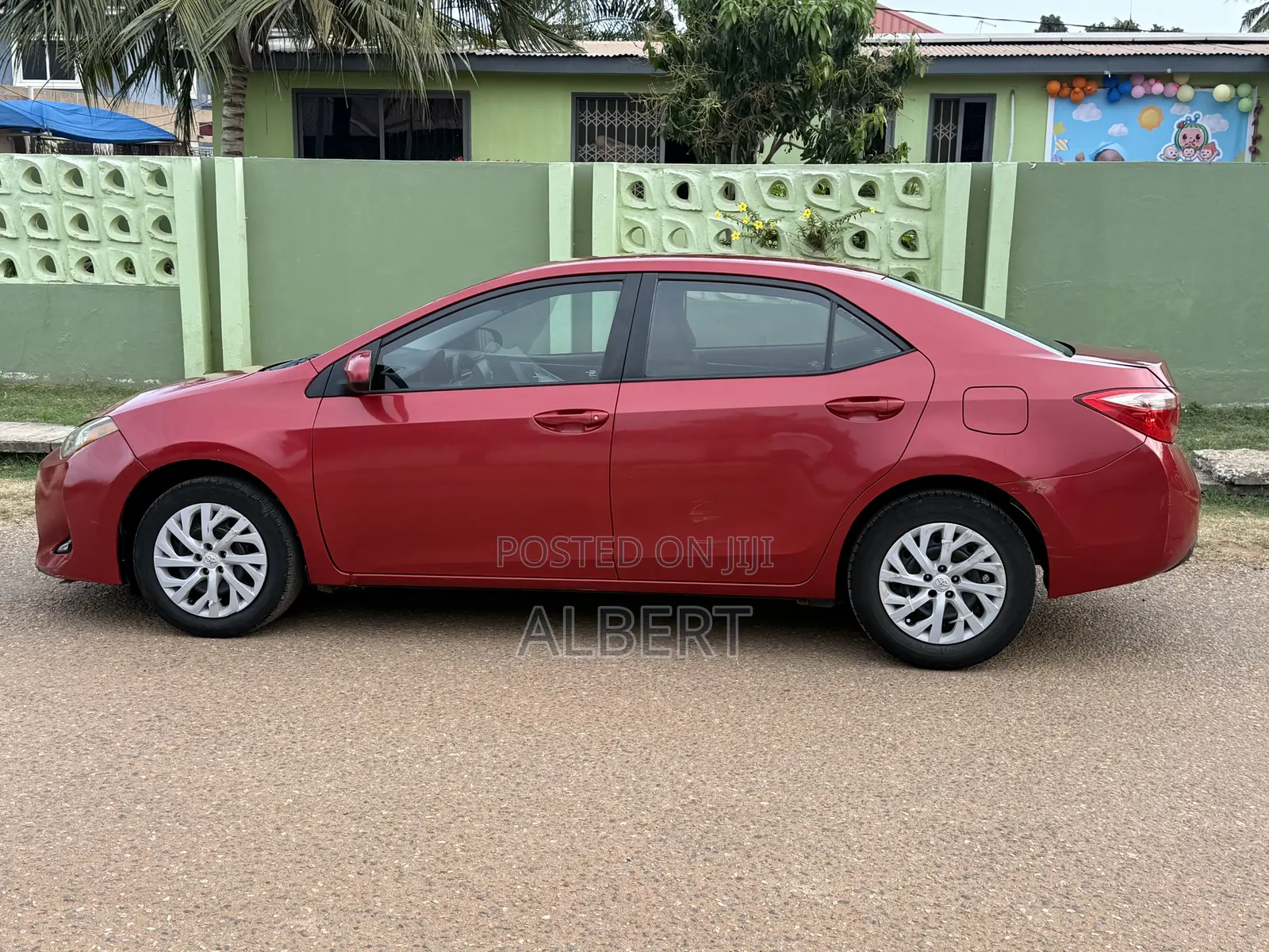 Toyota Corolla LE Eco (1.8L 4cyl 2A) 2018 Red