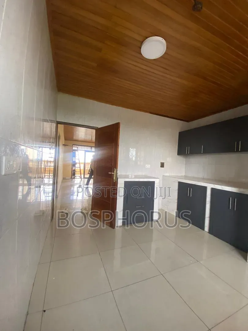 2bdrm Apartment in Lapaz, Nyanmekye for rent