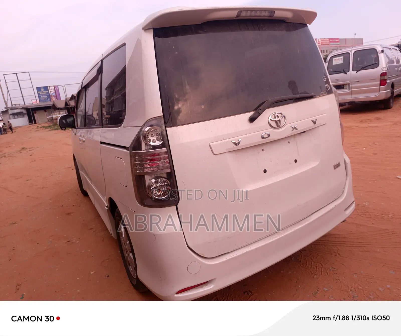 Toyota Voxy X 4WD 8-Seater 2010 White
