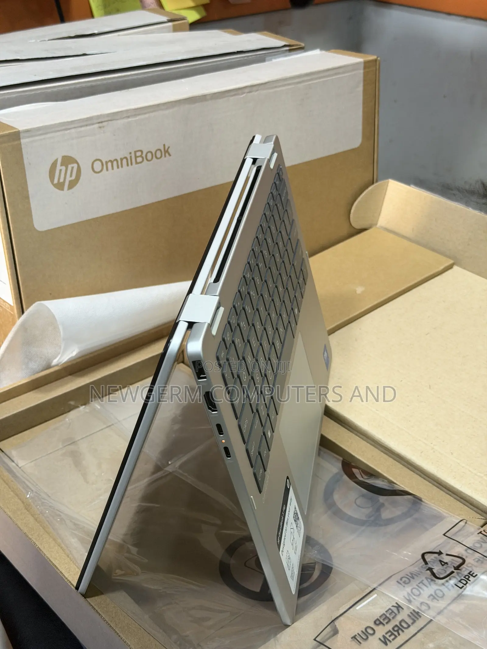 New Laptop HP OmniBook 5 Flip 8GB Intel Core 5 SSD 512GB