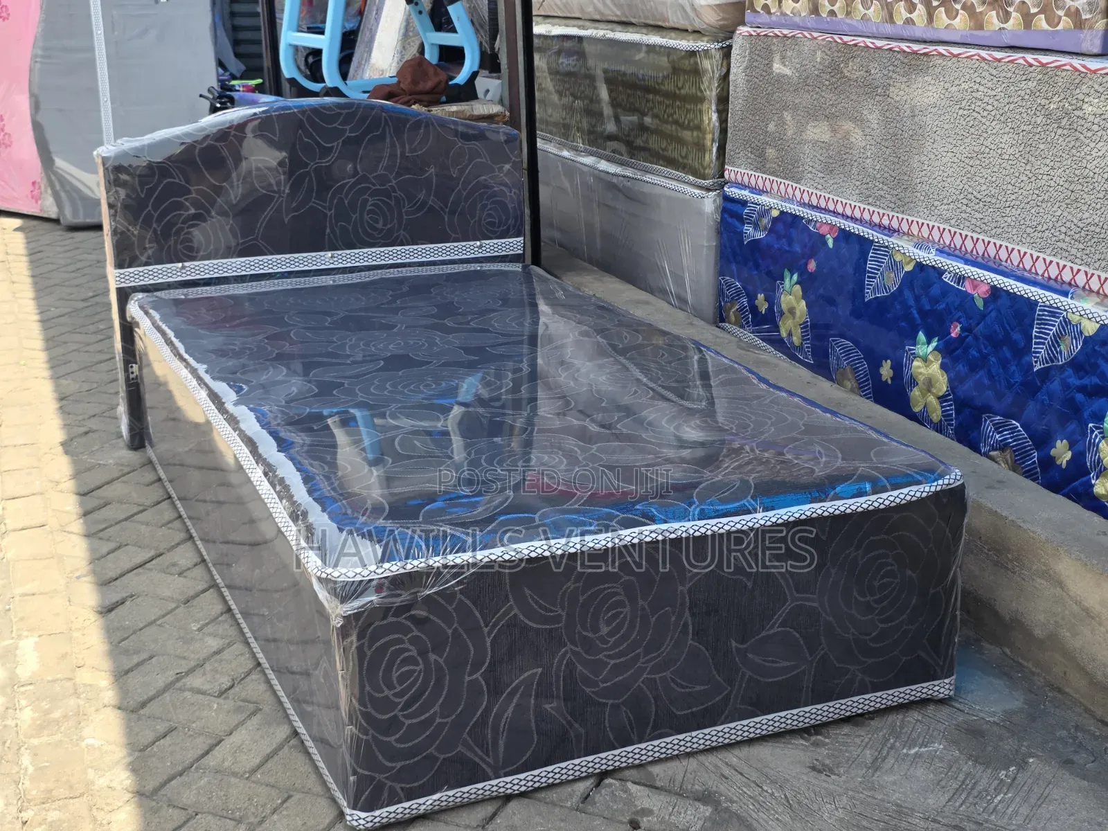 Inbuilt Bed With a Built in Foam Mattress and Attached Headboard