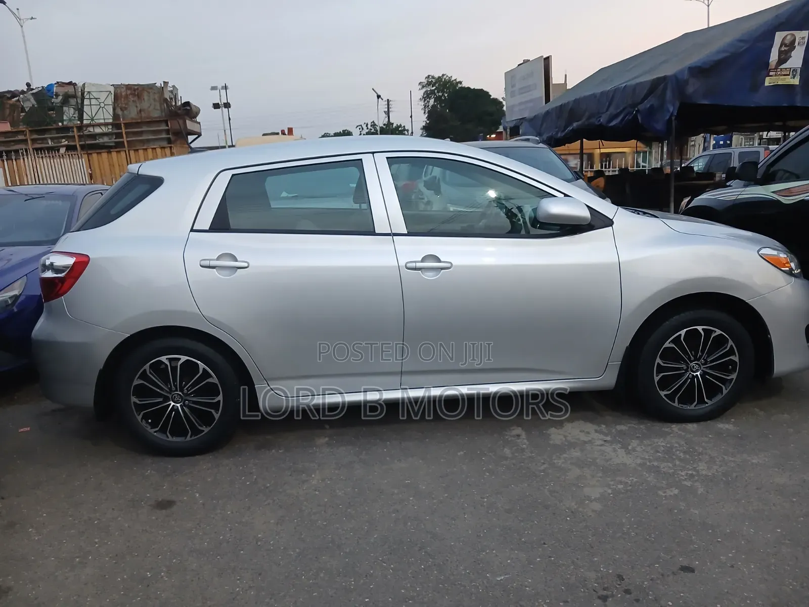 Toyota Matrix Hatchback FWD (1.8L 4cyl 5M) 2010 Silver
