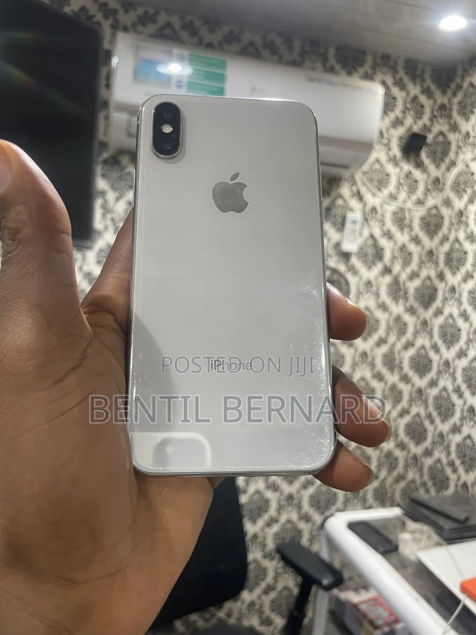 Apple iPhone X 64 GB White