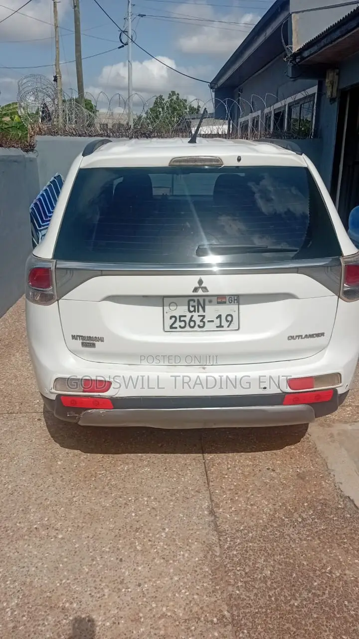Mitsubishi Outlander SE 4dr SUV AWD (2.4L 4cyl CVT) 2015 White