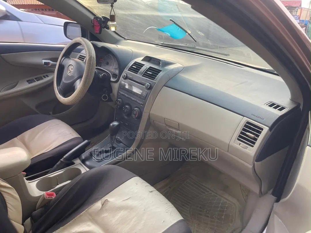 Toyota Corolla 2013 Brown