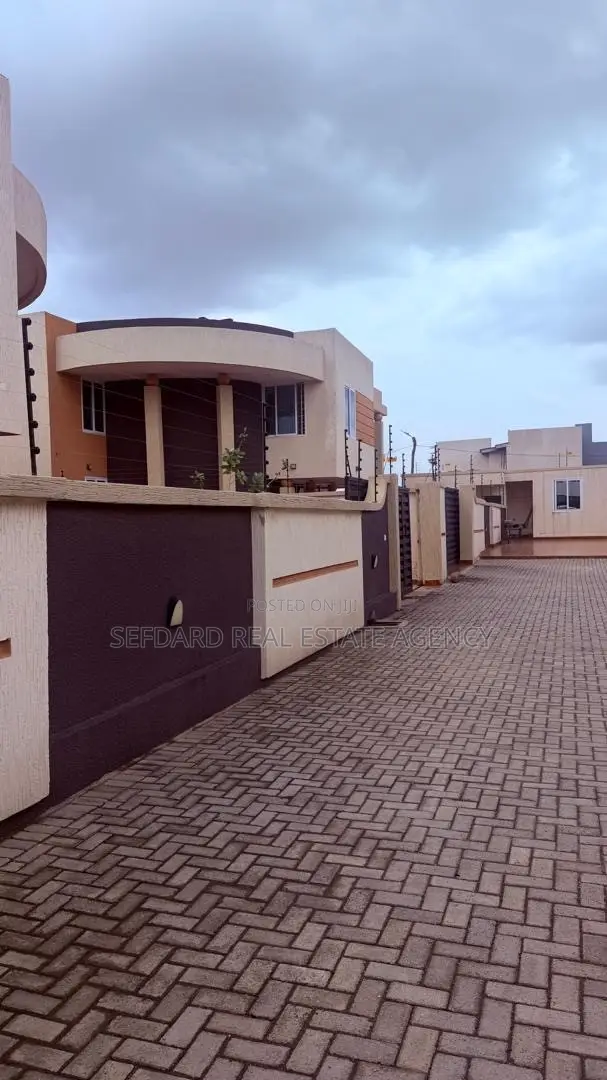4bdrm House in Sefdard Properties, Pokuase for rent