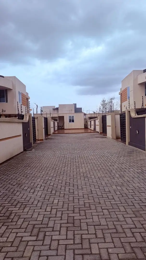 4bdrm House in Sefdard Properties, Pokuase for rent