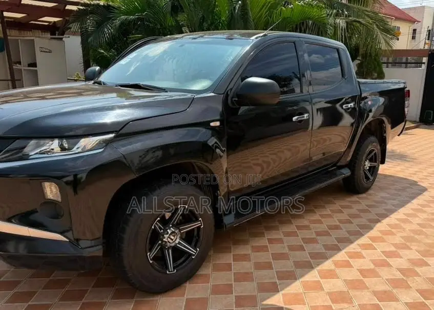 Mitsubishi L200 Club Cab 2.4 154hp 4WD 2019 Black