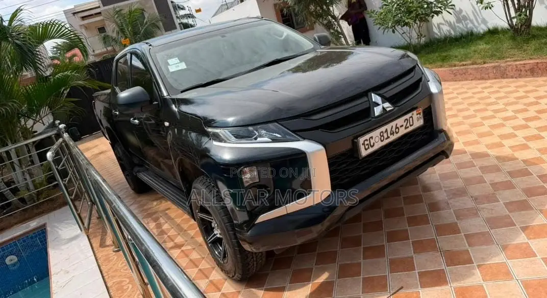 Mitsubishi L200 Club Cab 2.4 154hp 4WD 2019 Black