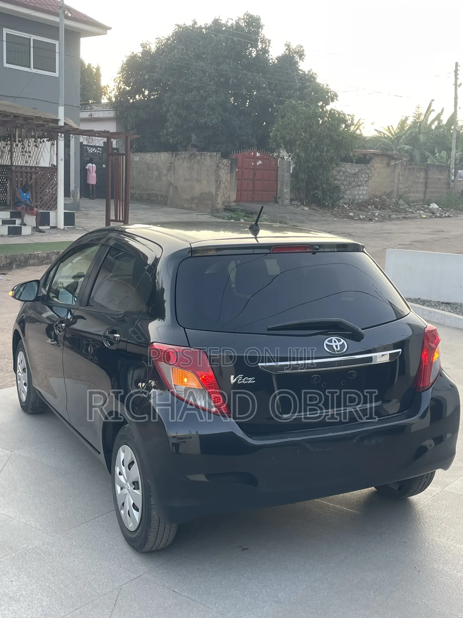 Toyota Vitz 1.3 FWD 5dr 2013 Black