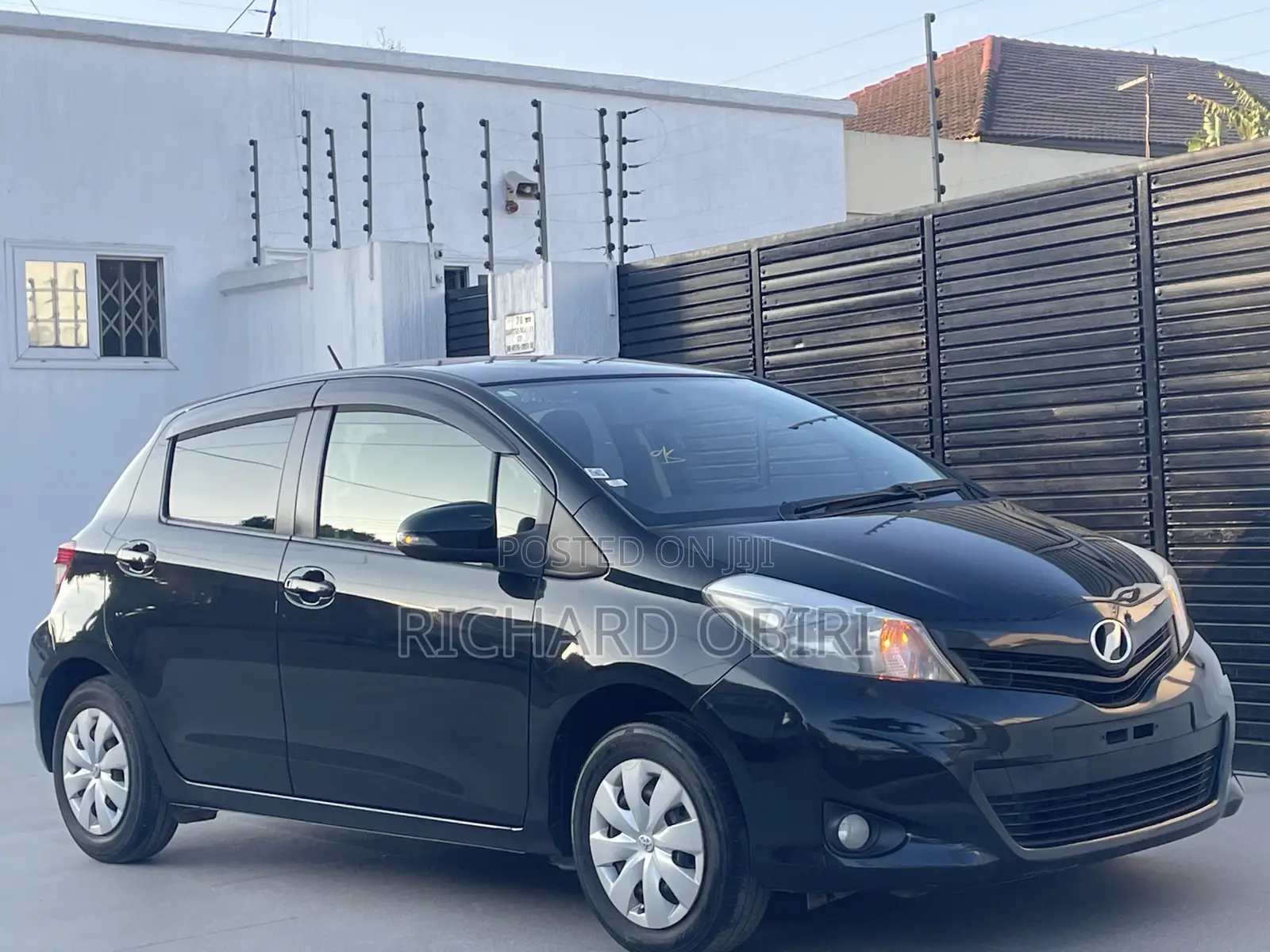 Toyota Vitz 1.3 FWD 5dr 2013 Black