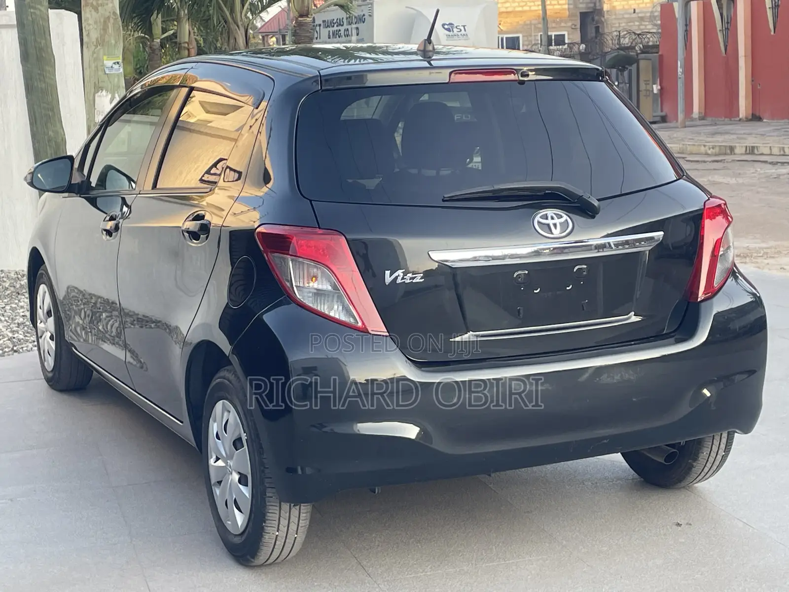 Toyota Vitz 1.3 FWD 5dr 2013 Black