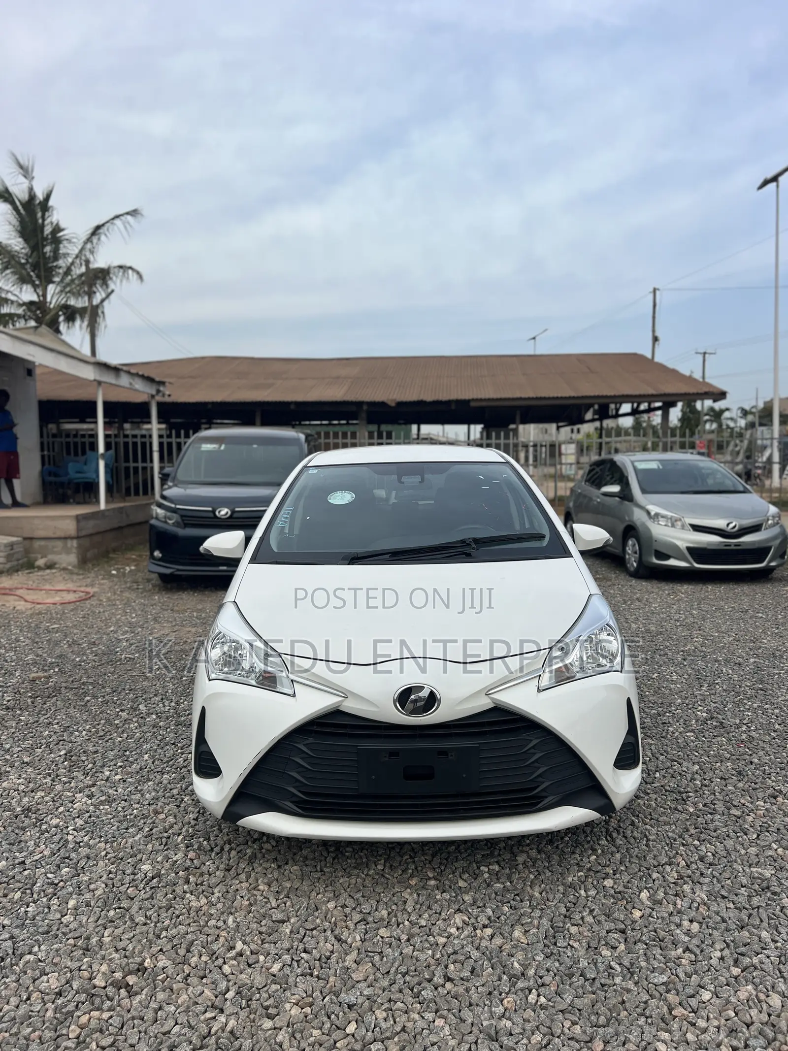 Toyota Vitz 1.3 AWD 5dr 2017 White