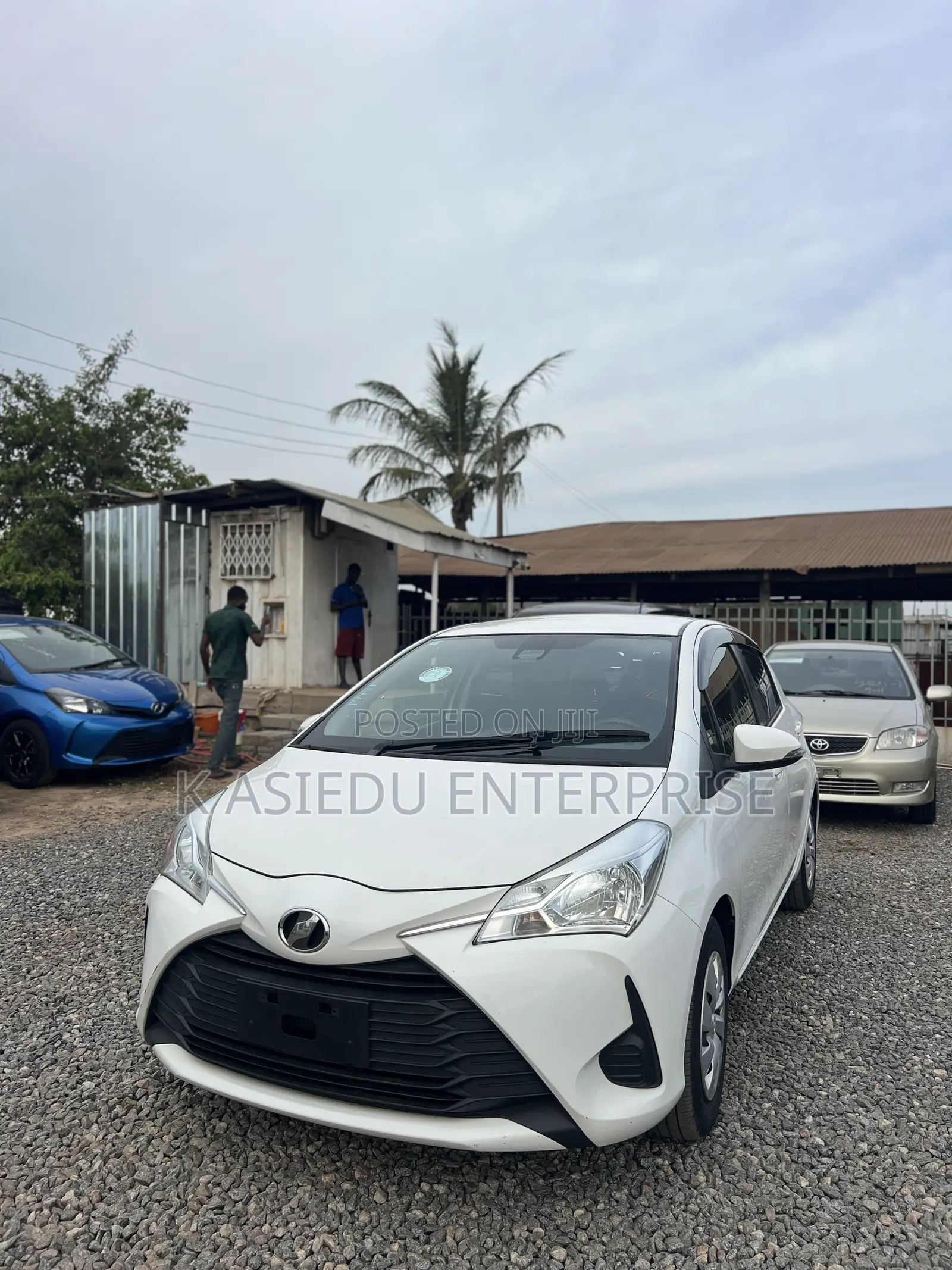 Toyota Vitz 1.3 AWD 5dr 2017 White