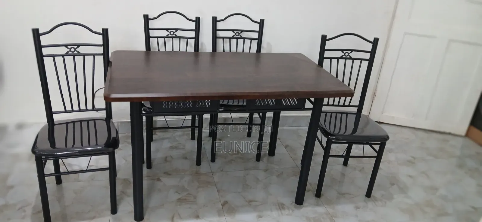 Wooden Dinning Table With Chairs