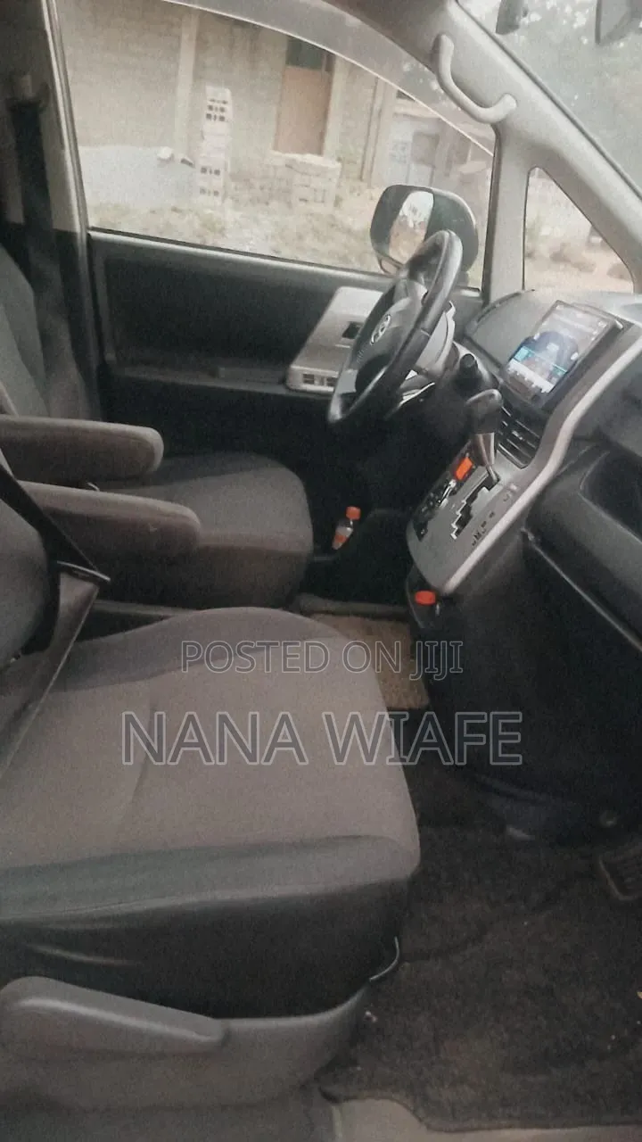 Toyota Noah 2014 Black