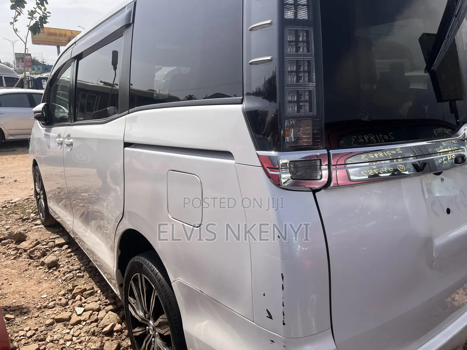 Toyota Voxy V 2WD 8-Seater 2015 White