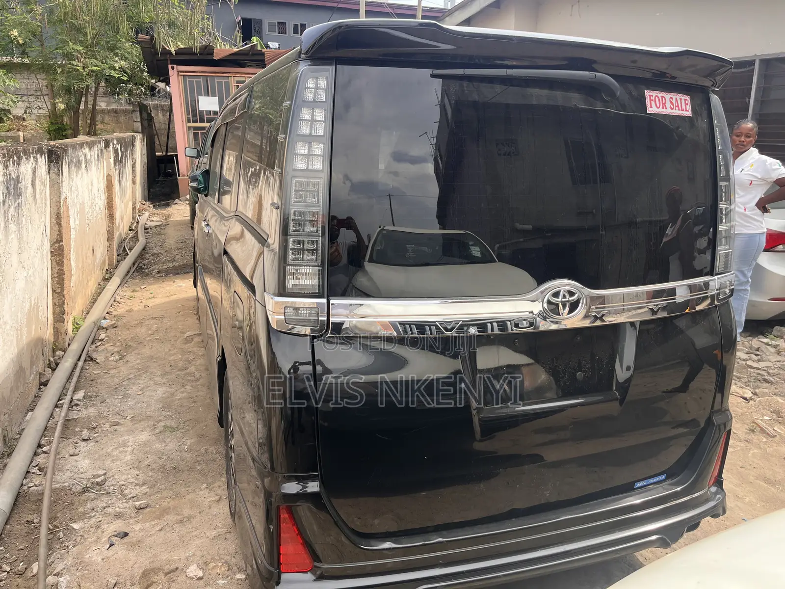 Toyota Voxy V 2WD 7-Seater 2015 Black