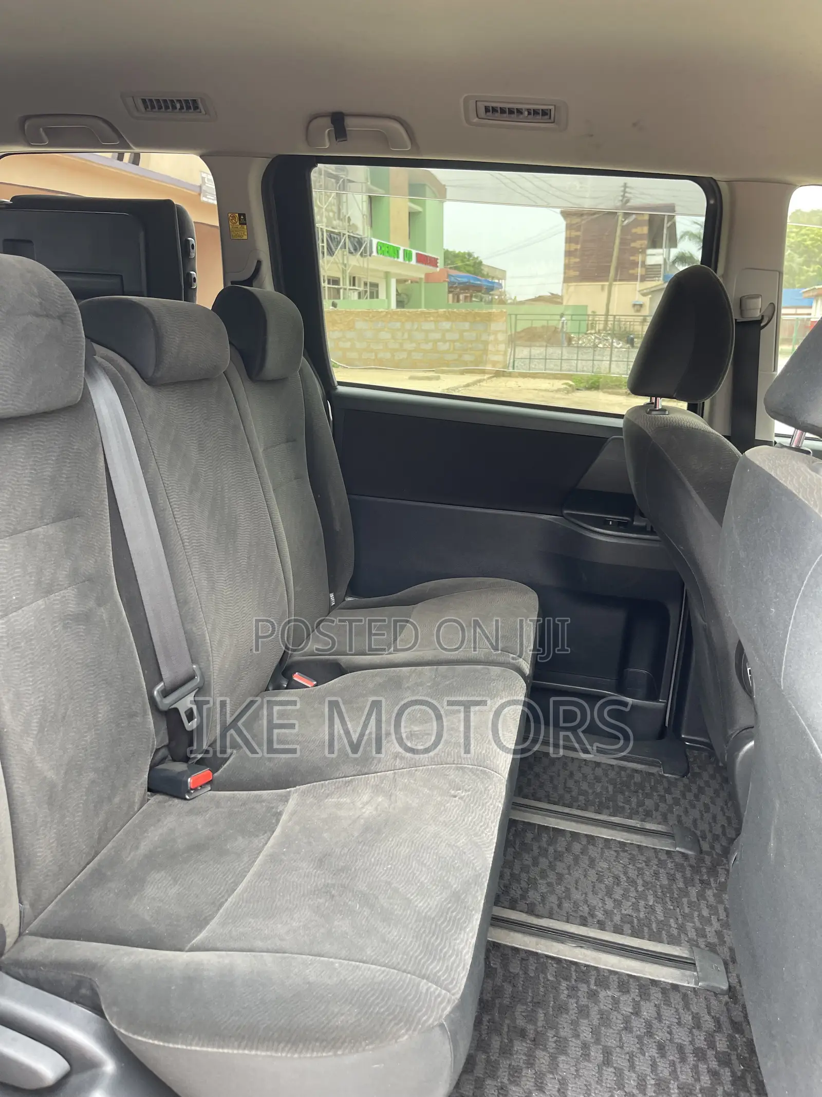 Toyota Voxy 2012 Silver