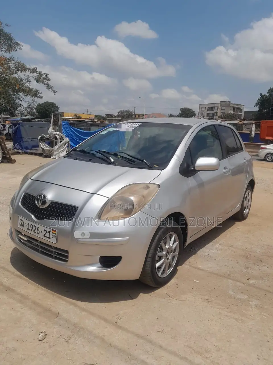 Toyota Vitz 2010 Silver
