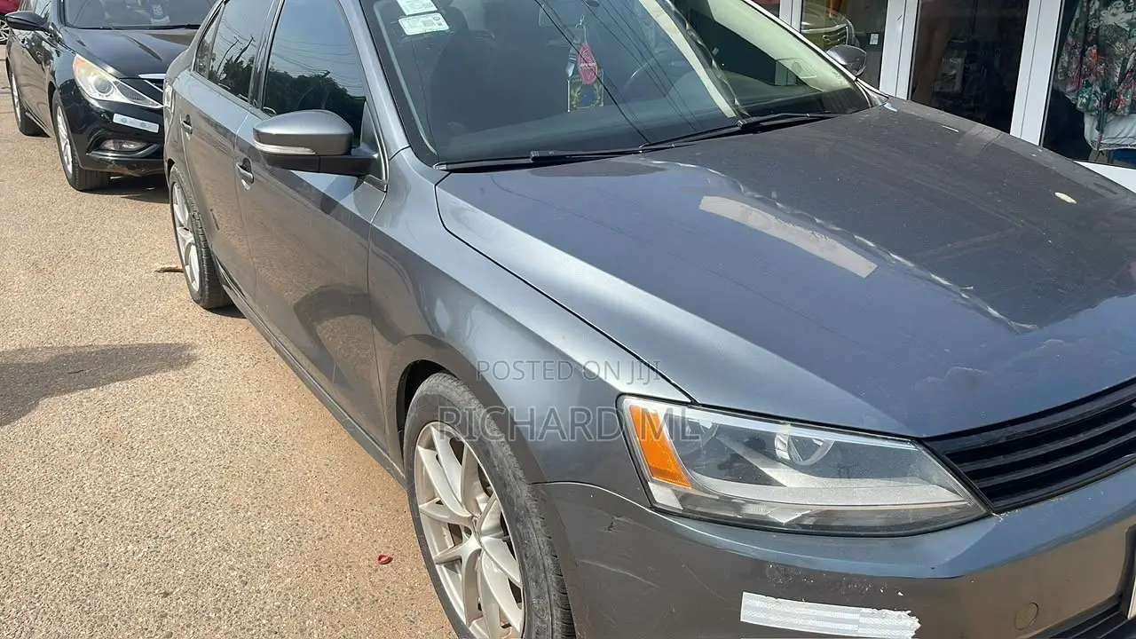 Volkswagen Jetta 4dr Sedan (2.0L 4cyl 5M) 2014 Gray