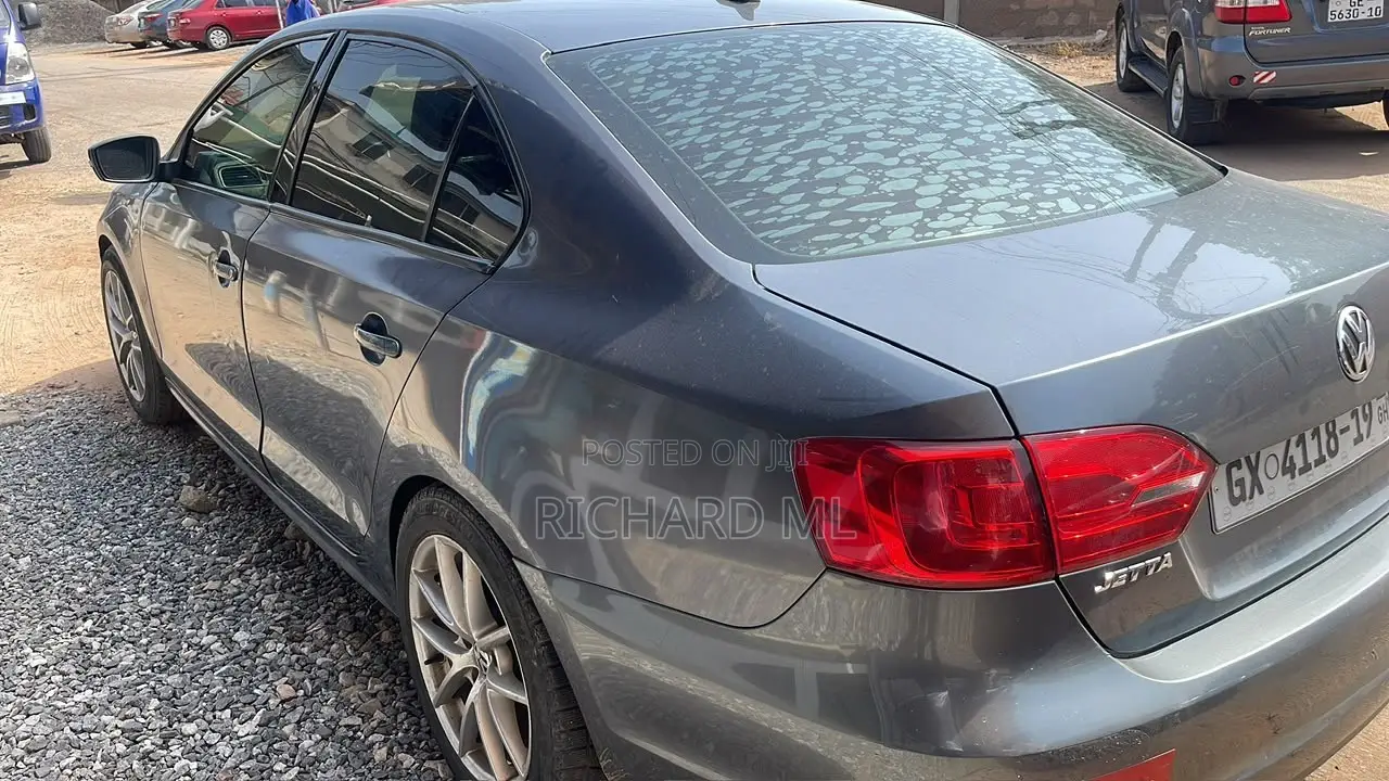 Volkswagen Jetta 4dr Sedan (2.0L 4cyl 5M) 2014 Gray