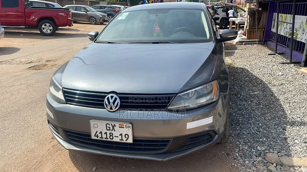 Volkswagen Jetta 4dr Sedan (2.0L 4cyl 5M) 2014 Gray