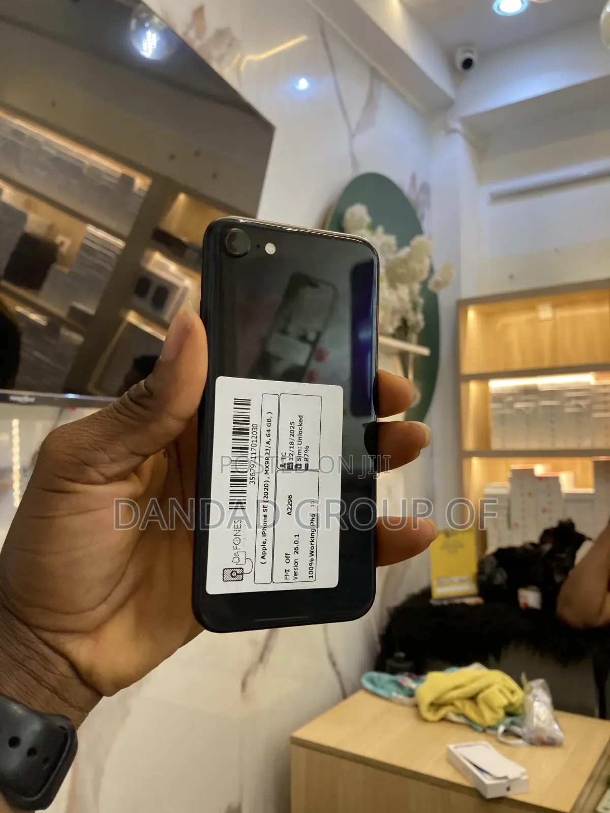 New Apple iPhone SE (2020) 64 GB Black