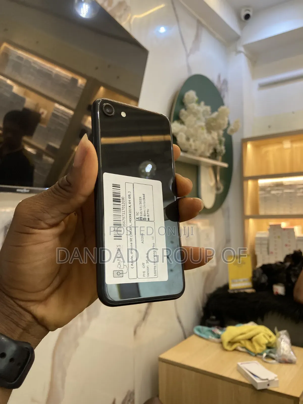 New Apple iPhone SE (2020) 64 GB Black