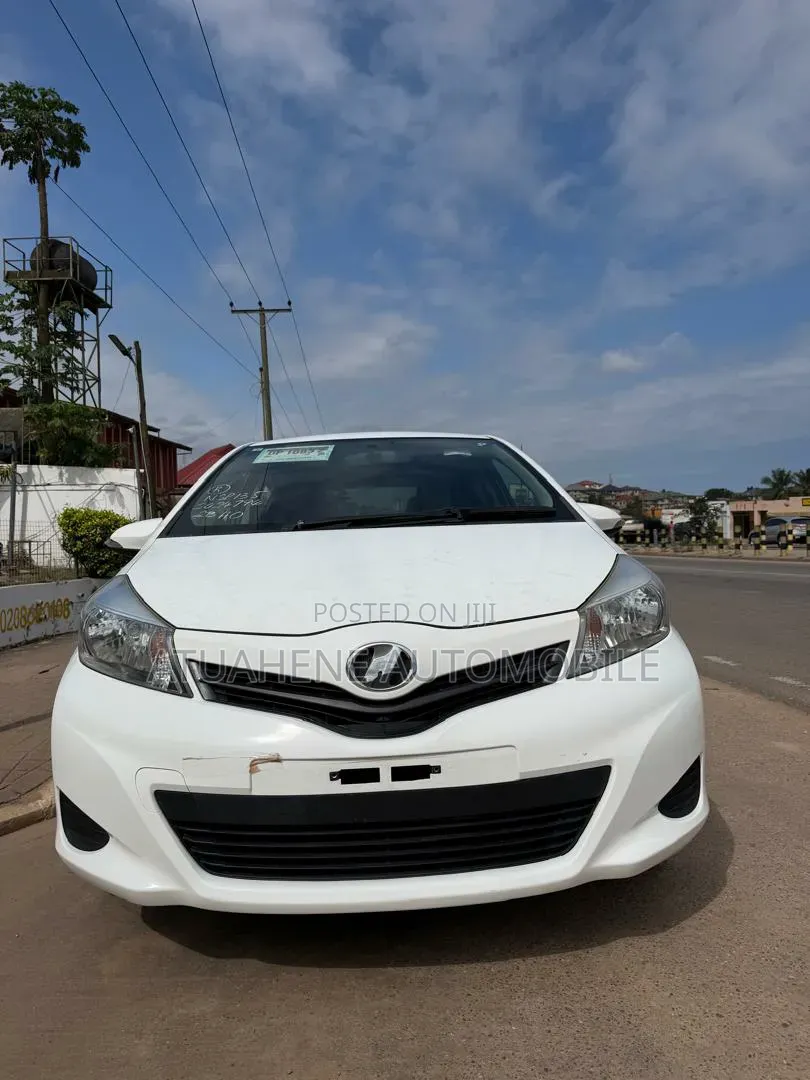 Toyota Vitz 1.3 AWD 5dr 2013 White