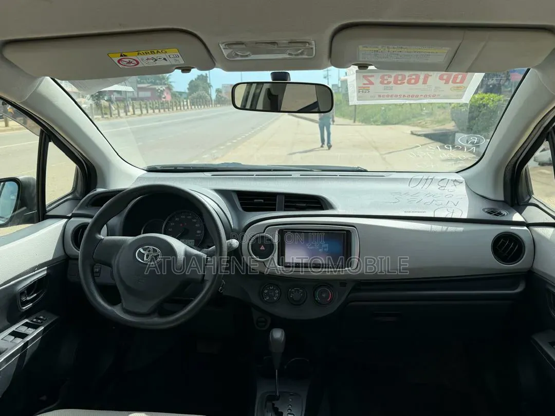 Toyota Vitz 1.3 AWD 5dr 2013 White