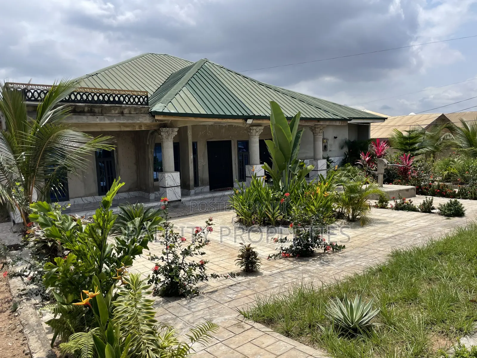 5bdrm House in Ahodwo Odaso, Kumasi Metropolitan for sale